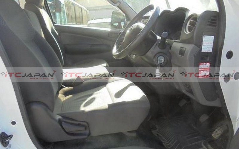 NISSAN CARAVAN VAN (2014)