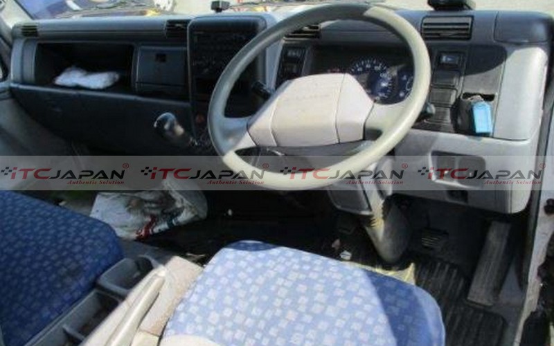 MITSUBISHI CANTER (2003)
