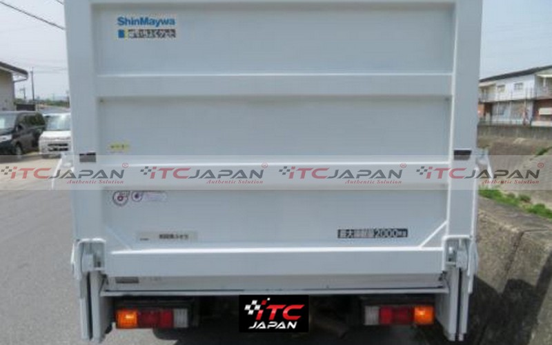 MITSUBISHI CANTER (2011)