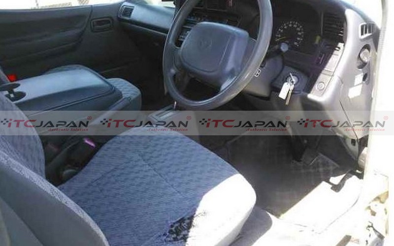 TOYOTA HIACE COMMUTER (2004)