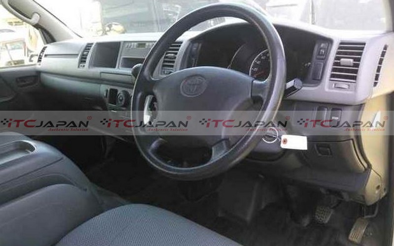 TOYOTA HIACE COMMUTER (2007)