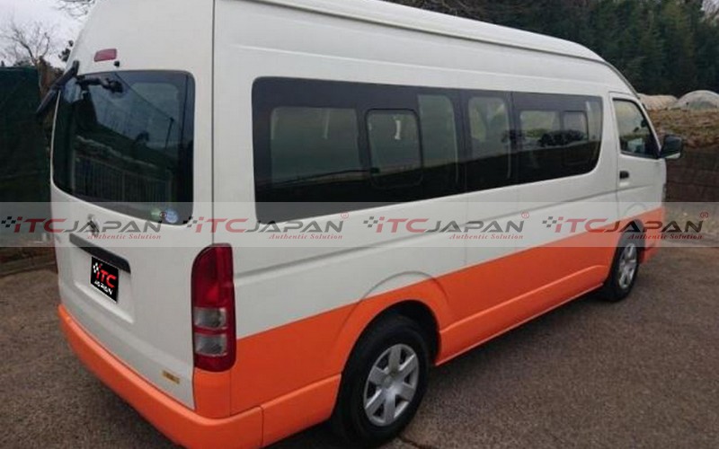 TOYOTA HIACE COMMUTER (2016)