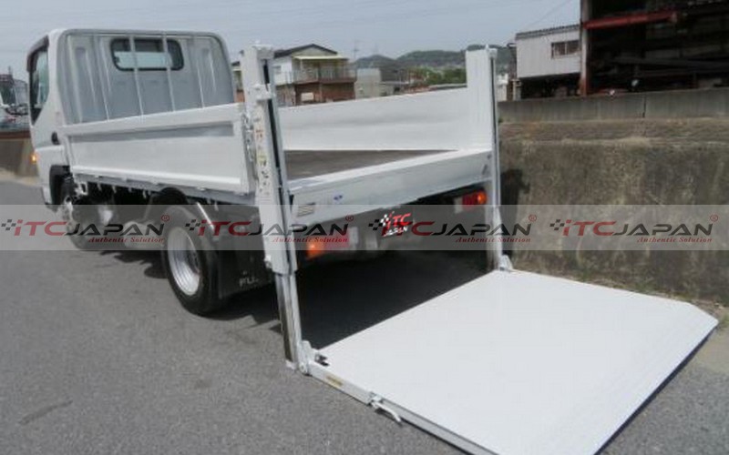 MITSUBISHI CANTER (2011)