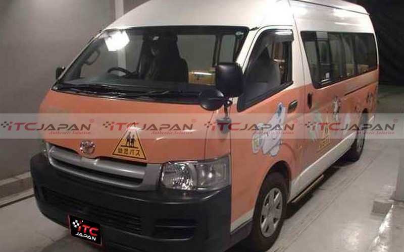 TOYOTA HIACE COMMUTER (2007)