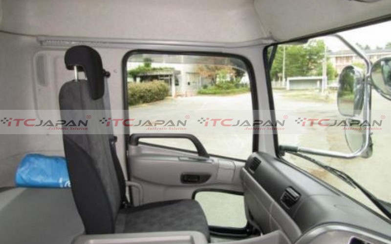 NISSAN U.D TRUCK TRACTOR HEAD (2015)