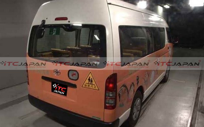 TOYOTA HIACE COMMUTER (2007)