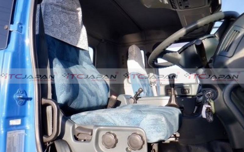 NISSAN BIG THUMB (2002)