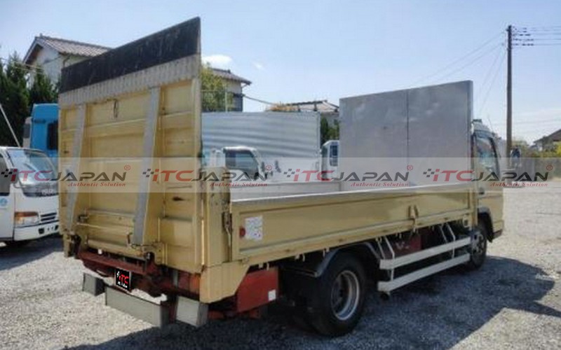 MITSUBISHI CANTER (2003)