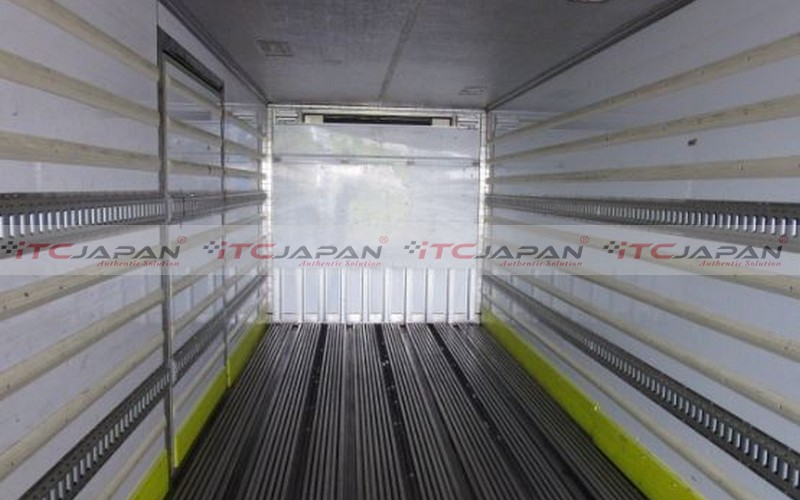 ISUZI GIGA FREEZER TRUCK  (2008)