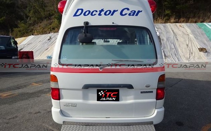 TOYOTA HIACE COMMUTER (2003)