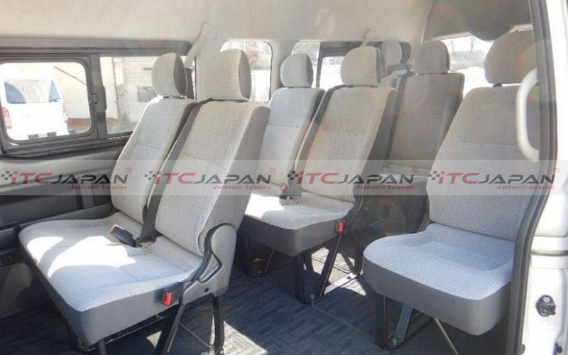 TOYOTA HIACE COMMUTER (2019)