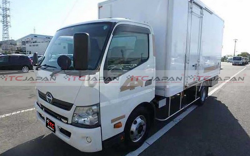 HINO DUTRO (2011)