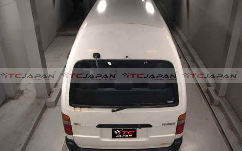 TOYOTA HIACE COMMUTER (2004)