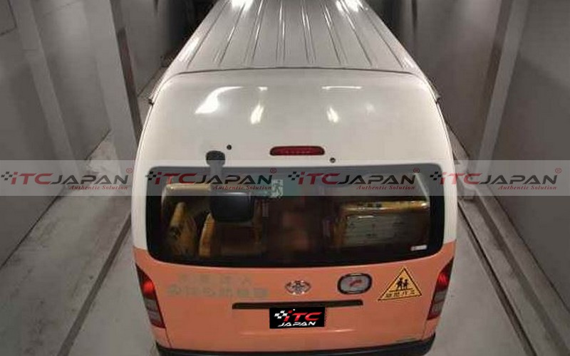 TOYOTA HIACE COMMUTER (2007)