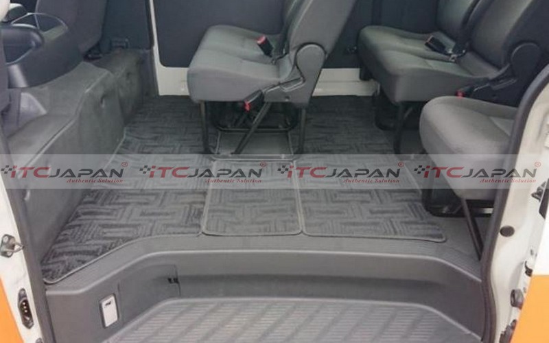 TOYOTA HIACE COMMUTER (2016)