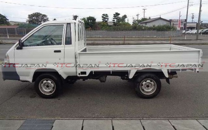 TOYOTA LITEACE TRUCK (2004)