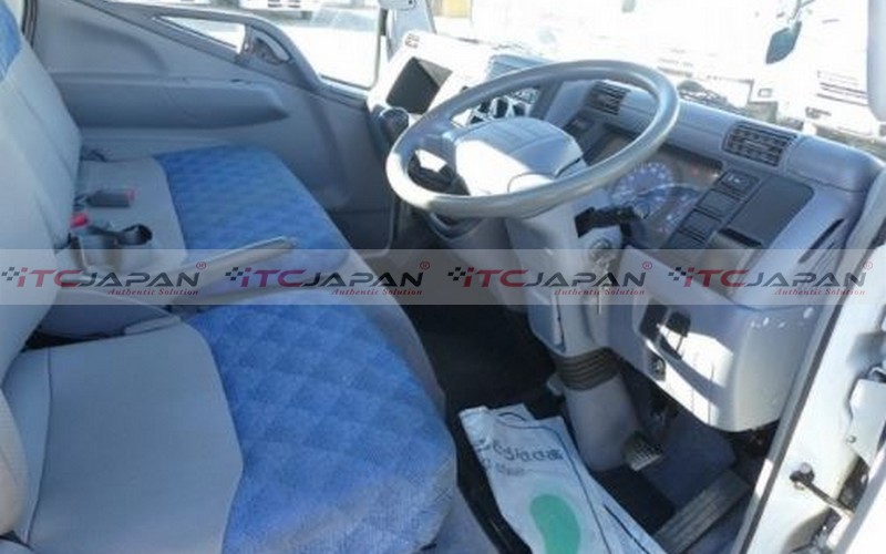 MITSUBISHI CANTER (2004)