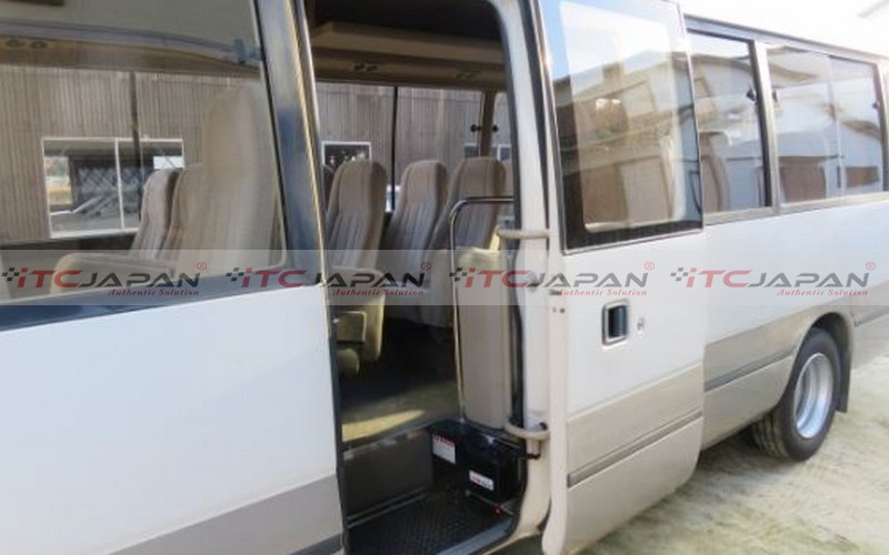 TOYOTA COASTER (1995)