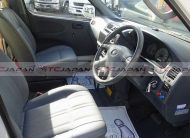 TOYOTA HIACE COMMUTER (2003)