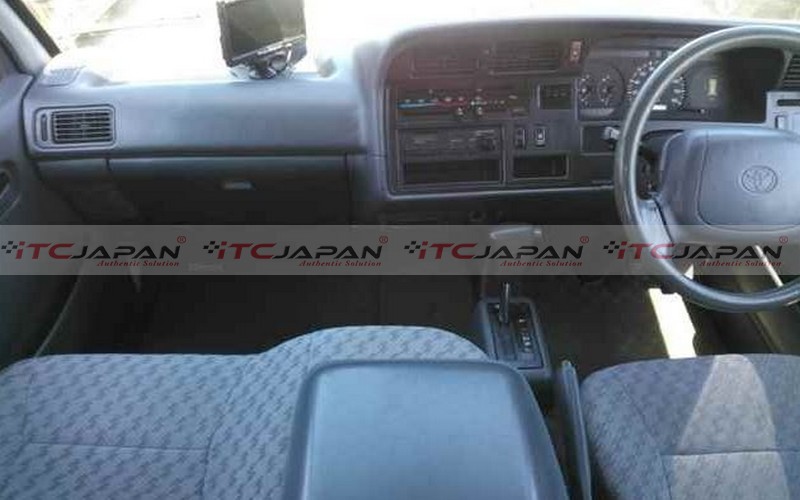 TOYOTA HIACE COMMUTER (2004)