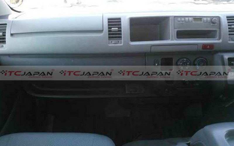 TOYOTA HIACE COMMUTER (2007)