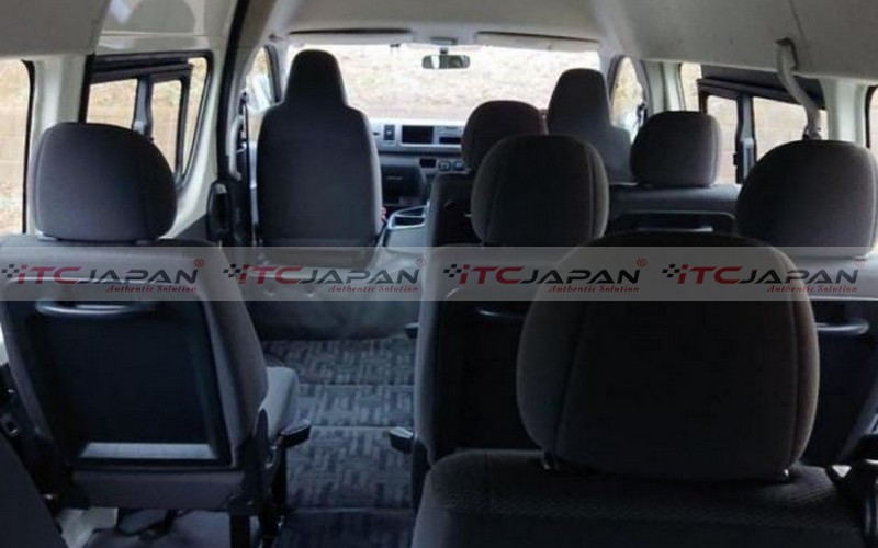 TOYOTA HIACE COMMUTER (2016)