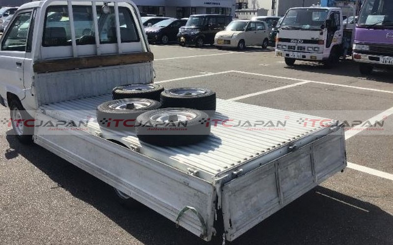 TOYOTA TOWNACE TRUCK (2002)