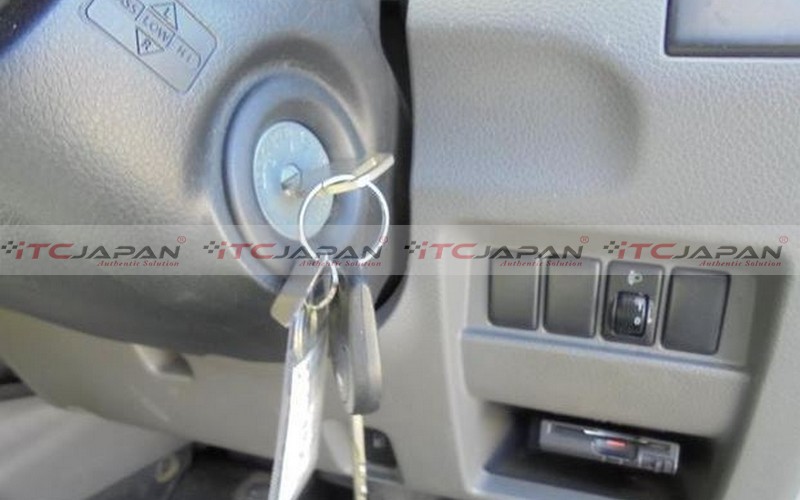 NISSAN CARAVAN VAN (2014)