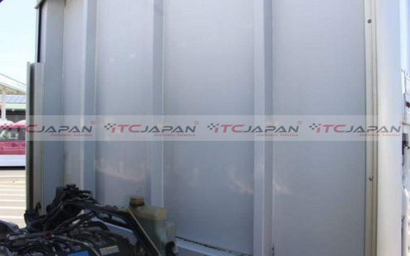 MITSUBISHI CANTER (2011)