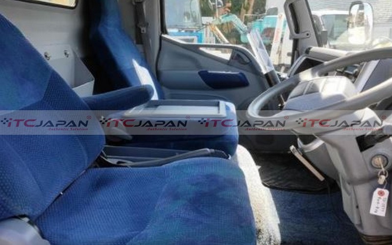 MITSUBISHI CANTER (2003)