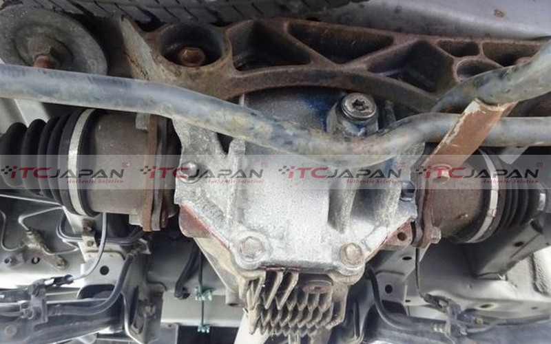 TOYOTA HIACE COMMUTER (2003)