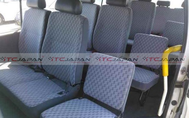 TOYOTA HIACE COMMUTER (2004)