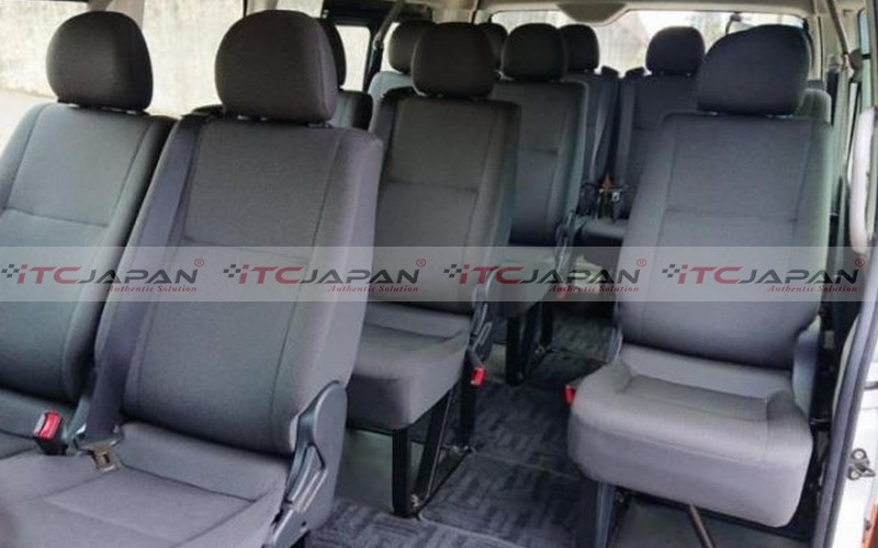 TOYOTA HIACE COMMUTER (2016)