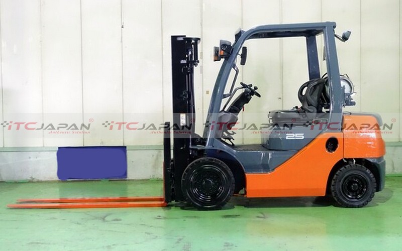 TOYOTA FORKLIFTS (2010)