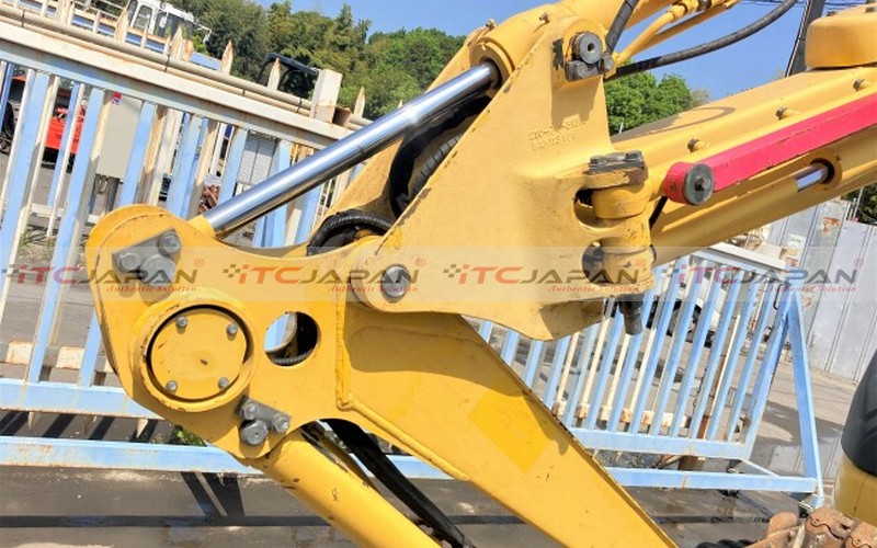 KOMATSU MINI EXCAVATORS (2011)