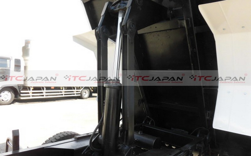 ISUZU FORWARD (2009)