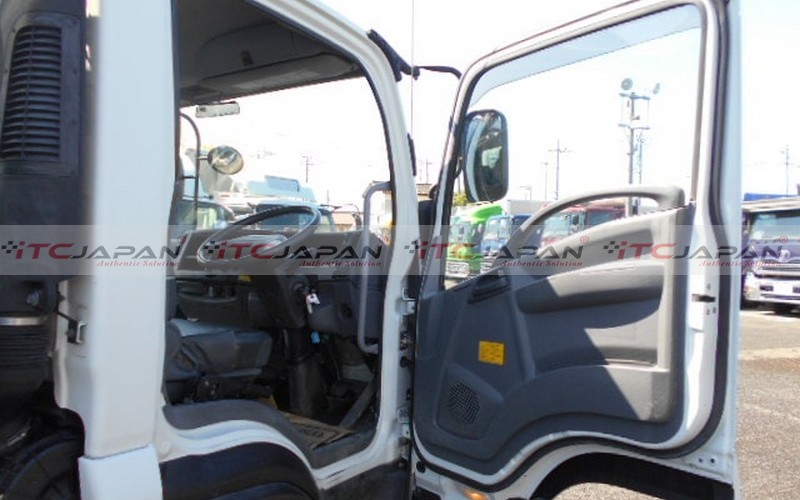 ISUZU FORWARD (2011)