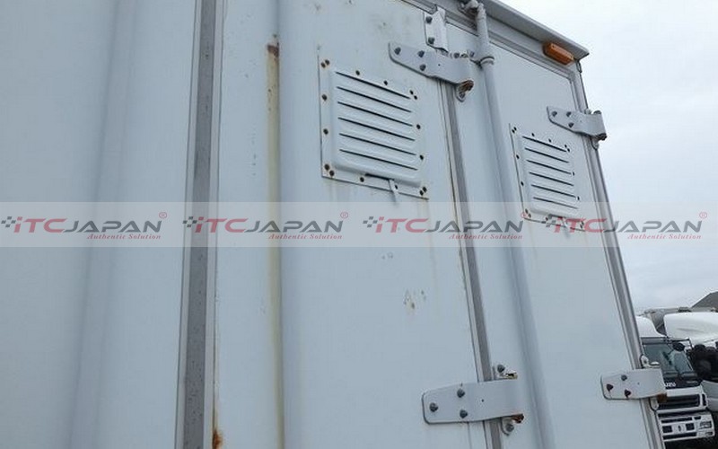 MITSUBISHI CANTER (2001)