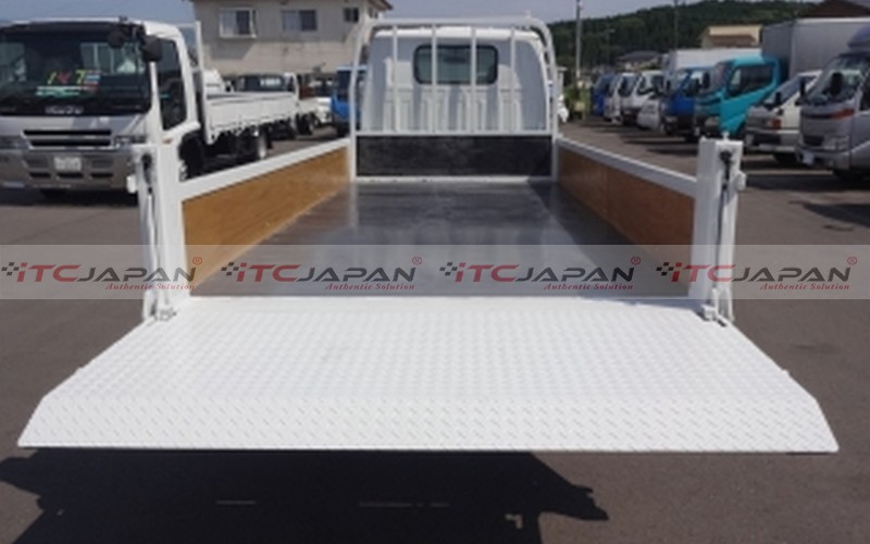 NISSAN ATLAS (2003)