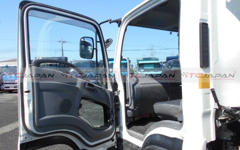 ISUZU FORWARD (2011)