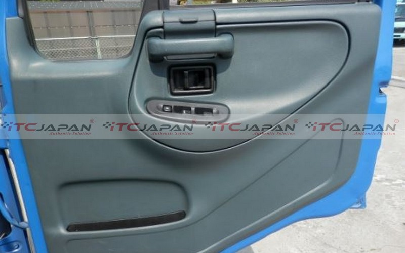NISSAN CONDOR (2005)