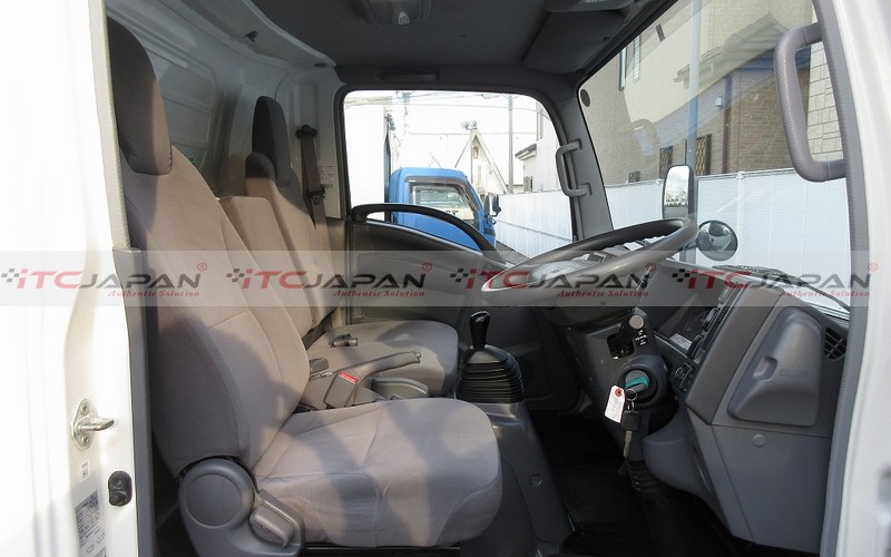 ISUZU ELF (2009)