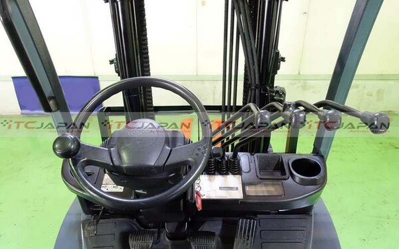 TOYOTA FORKLIFTS (2010)