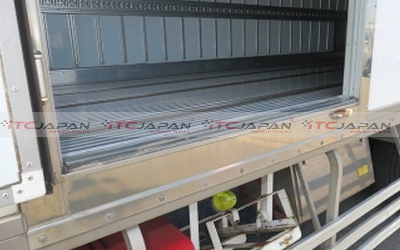 NISSAN CONDOR REFRIGERATOR (2012)