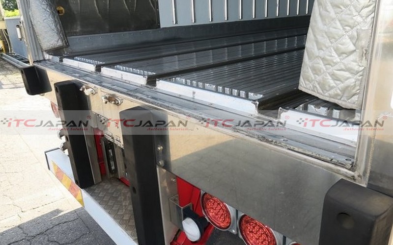 NISSAN CONDOR REFRIGERATOR (2012)