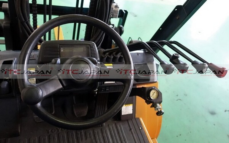TOYOTA FORKLIFTS (2010)