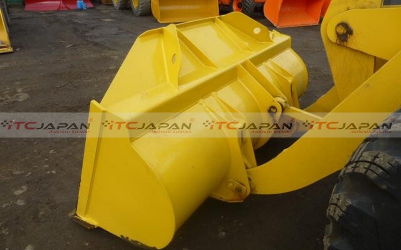 KOMATSU WHEEL LOADERS (2012)