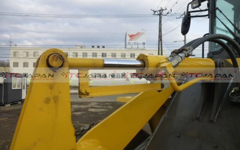 KOMATSU WHEEL LOADERS (2012)