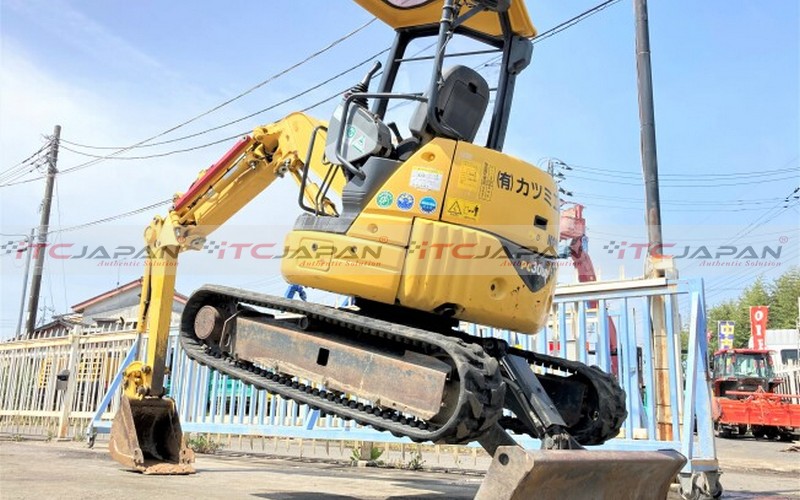 KOMATSU MINI EXCAVATORS (2011)