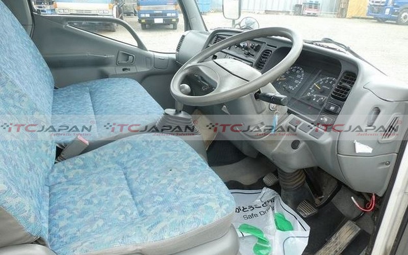MITSUBISHI CANTER (2001)